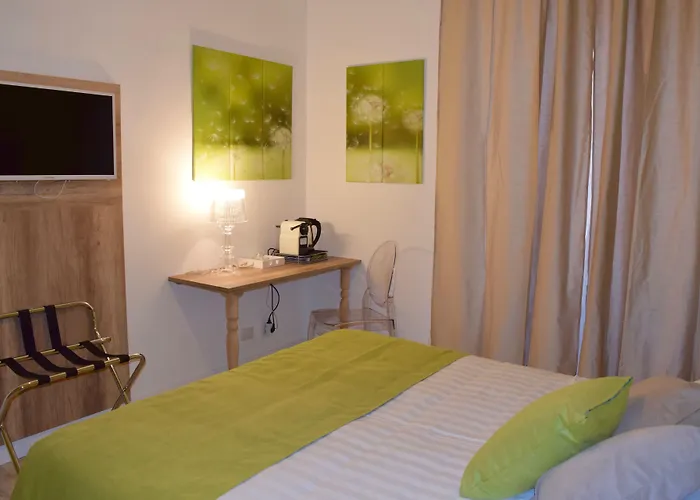 Spagna Ave לינה וארוחת בוקר רומא